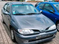 Gebraucht Renault Mégane 75 PS (55 kW) 1997 Grau Limousine