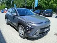 Neu Hyundai Kona Select 150 PS (110 kW) 2026 Grau SUV