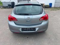 Gebraucht Opel Astra Selection 116 PS (85 kW) 2012 Grün Limousine