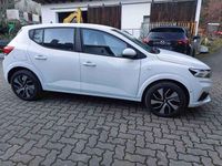 Neu Dacia Sandero Expression 101 PS (74 kW) 2025 Arktisweiss und andere Limousine