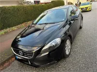 Gebraucht Volvo V40 114 PS (83 kW) 2012 Schwarz Kleinwagen