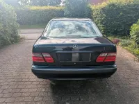 Gebraucht Mercedes E200 136 PS (100 kW) 1999 Blau Limousine