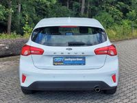 Gebraucht Ford Focus Titanium 125 PS (91 kW) 2020 Frostweiß Limousine