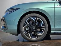 Gebraucht VW Passat R-line 193 PS (141 kW) 2024 Grün Kombi