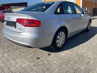 Gebraucht Audi A4 Attraction 120 PS (88 kW) 2012 Eissilber metallic Limousine