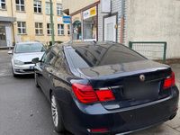Gebraucht BMW 750 409 PS (300 kW) 2011 Blau Limousine