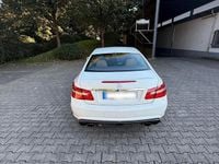 Gebraucht Mercedes E350 AMG 292 PS (214 kW) 2010 Weiß Coupé
