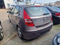 Gebraucht Hyundai i30 128 PS (94 kW) 2011 Violet Kleinwagen