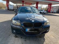 Gebraucht BMW 320 177 PS (130 kW) 2009 Blau Kombi