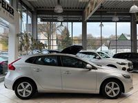 Gebraucht Volvo V40 Kinetic 190 PS (139 kW) 2017 Bright silver metallic / metallic Kombi