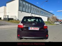 Gebraucht Toyota Auris 99 PS (72 kW) 2011 Violett Kleinwagen
