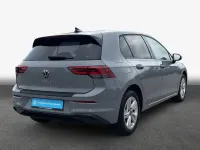 Gebraucht VW Golf VIII Life 131 PS (96 kW) 2022 Grau Limousine