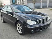 Second-hand Mercedes C220 Avantgarde 150 CP (110 kW) 2005 Negru Berlinǎ