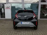Gebraucht Toyota Aygo X X-plore 72 PS (52 kW) 2024 Urban khaki, dach mysticschwar SUV