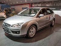 Gebraucht Ford Focus Ghia 101 PS (74 kW) 2005 Silber Limousine