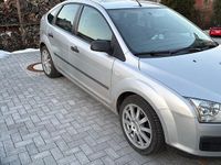 Second-hand Ford Focus Trend 101 CP (74 kW) 2004 Argintiu Berlinǎ