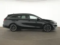 Gebraucht Kia Ceed GT-Line 160 PS (117 kW) 2023 Zilinaschwarz Kleinwagen