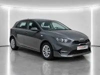 Neu Kia Ceed Silver 140 PS (102 kW) 2025 Pentametal metallic Kleinwagen