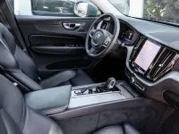 Gebraucht Volvo XC60 Plus 197 PS (144 kW) 2022 Grau SUV