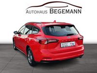 Gebraucht Ford Focus 120 PS (88 kW) 2022 Rot Limousine