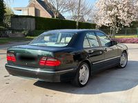 Gebraucht Mercedes E320 Avantgarde 197 PS (144 kW) 2000 Grün Limousine