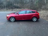 Gebraucht Ford Focus Titanium 125 PS (91 kW) 2011 Rot Limousine