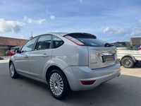 Gebraucht Ford Focus Titanium 125 PS (91 kW) 2008 Silber Limousine