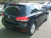 Second-hand VW Golf Style 105 CP (77 kW) 2011 Negru Monovolum