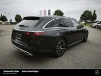 Gebraucht Mercedes E300 197 PS (144 kW) 2025 Lack graphitgrau Kombi