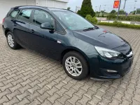 Gebraucht Opel Astra Selection 116 PS (85 kW) 2015 Grün Kombi