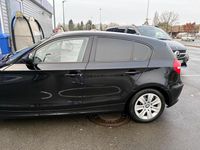 Gebraucht BMW 116 122 PS (89 kW) 2010 Schwarz Kleinwagen
