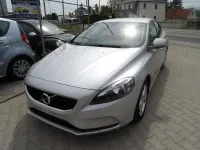 Gebraucht Volvo V40 Kinetic 120 PS (88 kW) 2018 Bright silver metallic Limousine