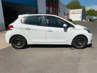 Gebraucht Peugeot 208 Signature Sky 83 PS (61 kW) 2019 Weiß Kleinwagen