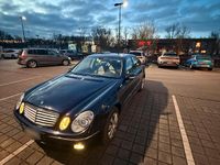 Gebraucht Mercedes E240 177 PS (130 kW) 2006 Blau Limousine