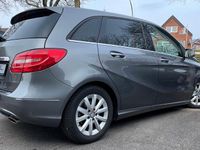 Gebraucht Mercedes B180 122 PS (89 kW) 2014 Grau Van / Kleinbus
