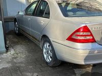 Gebraucht Mercedes C200 163 PS (119 kW) 2001 Silber Limousine