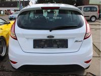 Gebraucht Ford Fiesta Trend 60 PS (44 kW) 2014 Frostweiß Kleinwagen