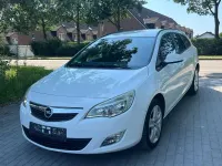 Gebraucht Opel Astra Design Edition 101 PS (74 kW) 2011 Weiß Kombi