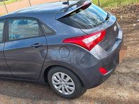 Gebraucht Hyundai i30 101 PS (74 kW) 2015 Grau Kleinwagen