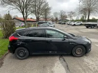 Usado Ford Focus Cool & Connect 150 CV (110 kW) 2017 Negro Berlina