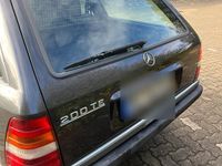 Gebraucht Mercedes 200 118 PS (86 kW) 1990 Schwarz Kombi