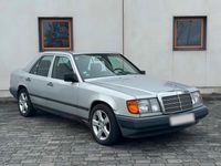 Gebraucht Mercedes E200 118 PS (86 kW) 1989 Grau Limousine