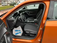 Gebraucht Peugeot e-2008 Active 100 kW (136 PS) 2022 Met. orange fusion SUV