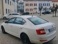 Gebraucht Skoda Octavia 130 PS (95 kW) 2016 Weiß Kleinwagen