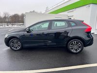Gebraucht Volvo V40 Momentum 122 PS (89 kW) 2017 Schwarz Limousine