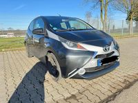 Gebraucht Toyota Aygo 70 PS (51 kW) 2016 Schwarz Kleinwagen