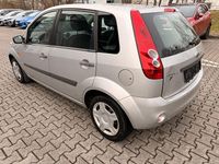 Gebraucht Ford Fiesta Ambiente 75 PS (55 kW) 2008 Silber Kleinwagen