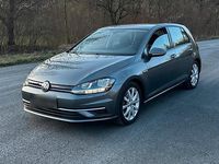 Gebraucht VW Golf VII 131 PS (96 kW) 2019 Grau Kleinwagen