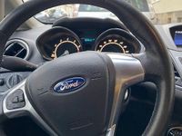 Gebraucht Ford Fiesta SYNC Edition 80 PS (58 kW) 2015 Silber Limousine