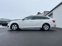 Używany Skoda Superb Ambition 150 KM (110 kW) 2021 Biały Kombi